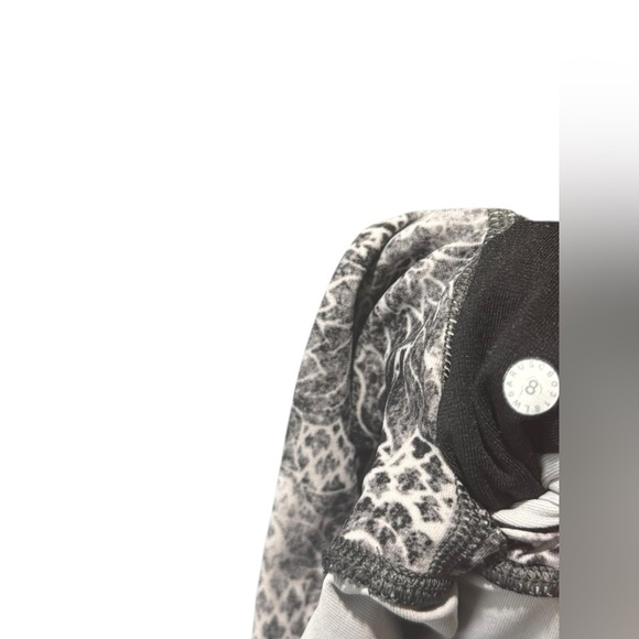 Lululemon Wunder Under Crop (High-Rise) *Full-On Luxtreme 21" - Picture 7 of 9